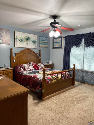 3431 NW 38th TER, Topeka, KS 66618