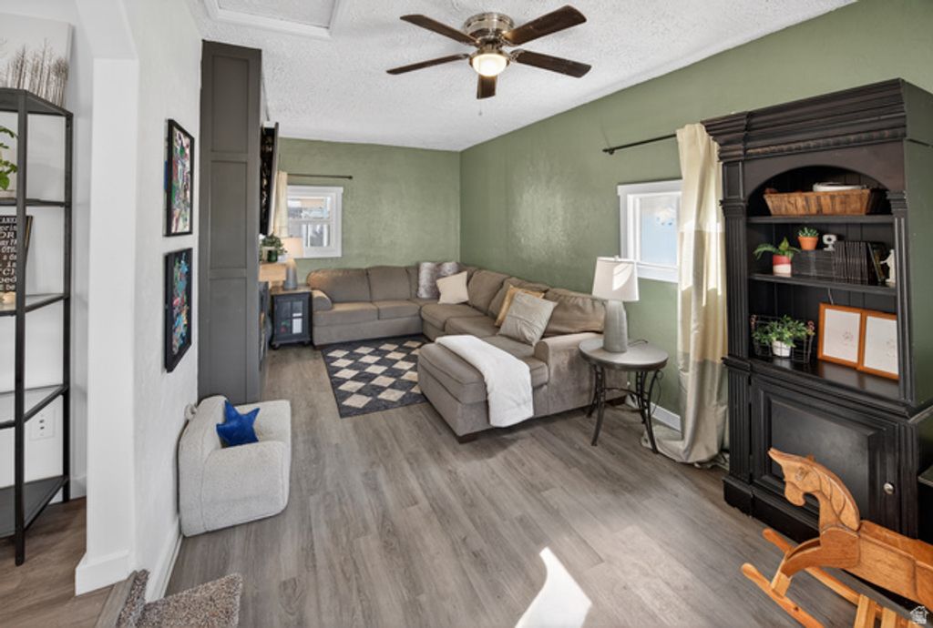 Image 15 of property listing at 4375 W 5135 S, Kearns, UT 84118