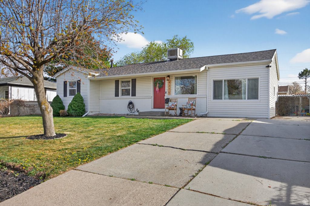 Image 3 of property listing at 4375 W 5135 S, Kearns, UT 84118