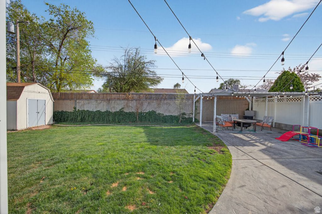 Image 6 of property listing at 4375 W 5135 S, Kearns, UT 84118