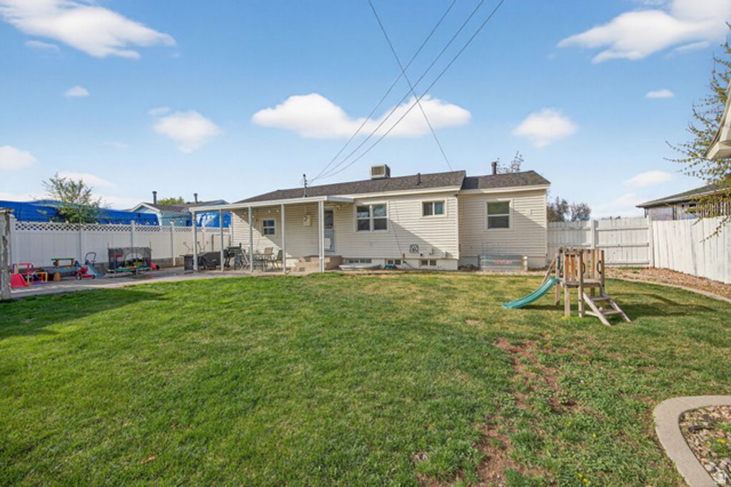 Image 8 of property listing at 4375 W 5135 S, Kearns, UT 84118