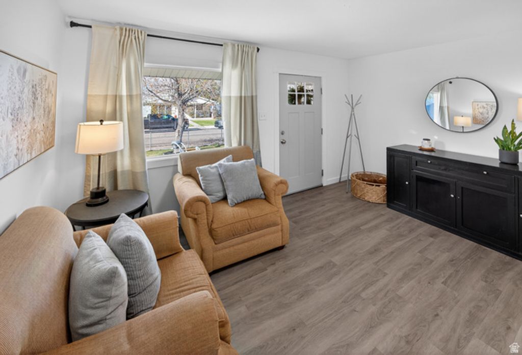 Image 9 of property listing at 4375 W 5135 S, Kearns, UT 84118