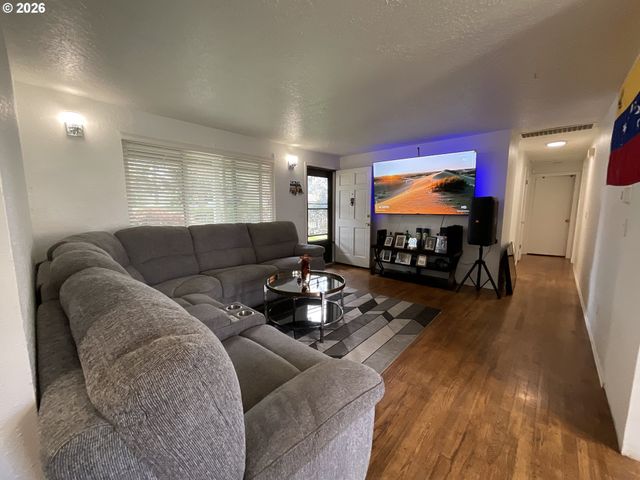 19305 Sw YORK St, Beaverton, OR 97003