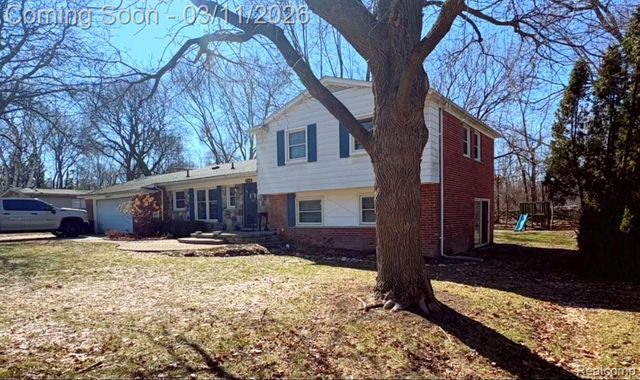 2740 Alveston Drive, Bloomfield Hills, MI 48304