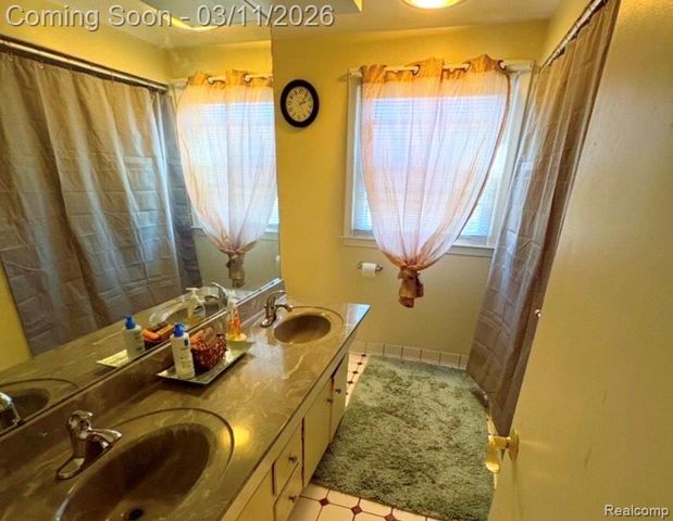 2740 Alveston Drive, Bloomfield Hills, MI 48304