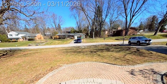 2740 Alveston Drive, Bloomfield Hills, MI 48304