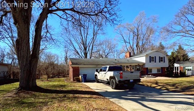 2740 Alveston Drive, Bloomfield Hills, MI 48304