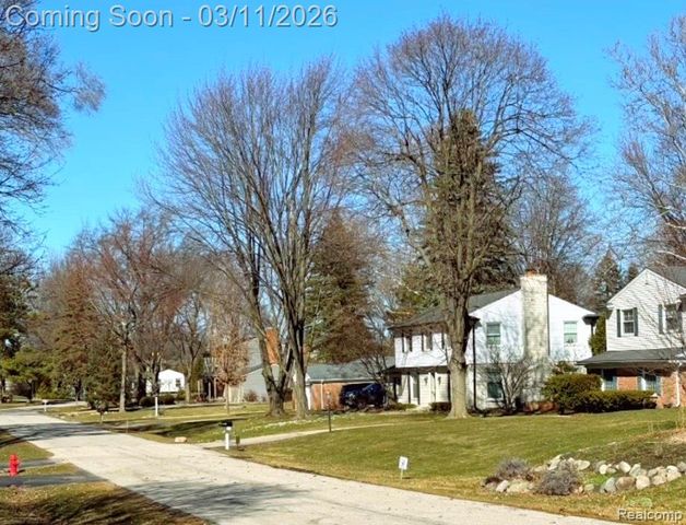 2740 Alveston Drive, Bloomfield Hills, MI 48304