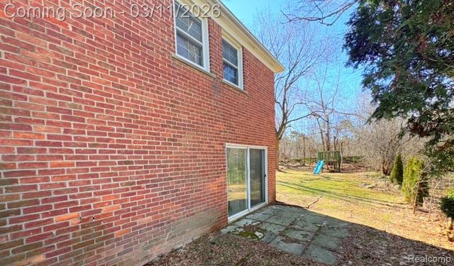 2740 Alveston Drive, Bloomfield Hills, MI 48304