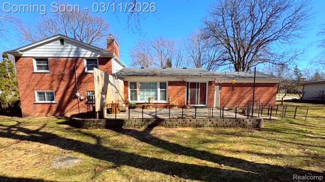 2740 Alveston Drive, Bloomfield Hills, MI 48304