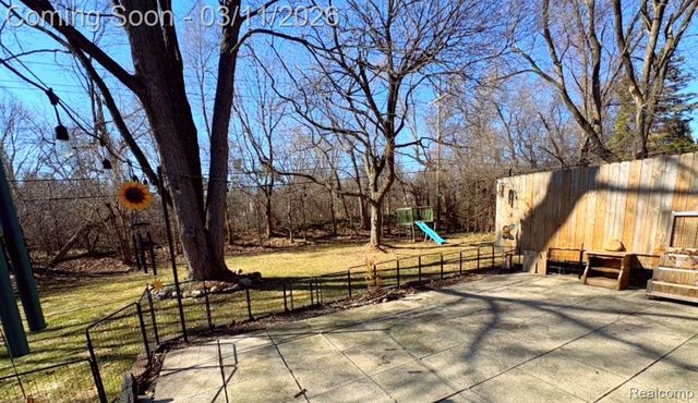 2740 Alveston Drive, Bloomfield Hills, MI 48304