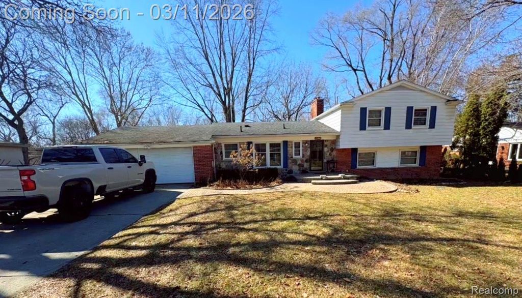 2740 Alveston Drive, Bloomfield Hills, MI 48304