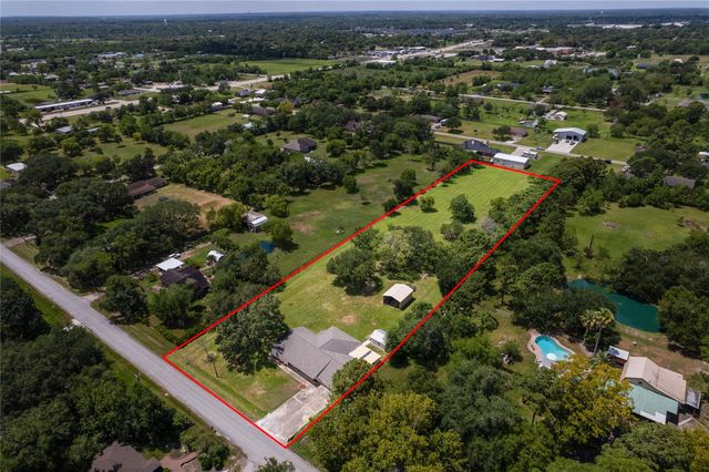 3304 Bruce Hall Road, Santa Fe, TX 77510