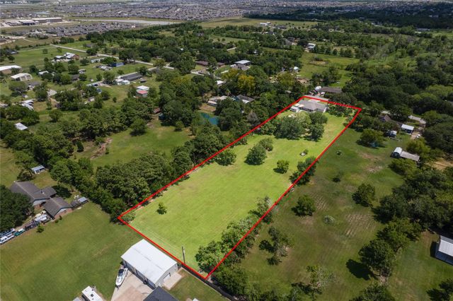 3304 Bruce Hall Road, Santa Fe, TX 77510
