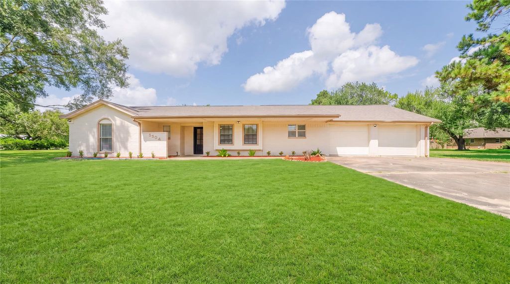 3304 Bruce Hall Road, Santa Fe, TX 77510
