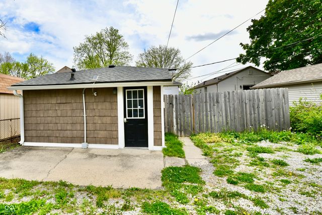 142 S 5th Avenue, Beech Grove, IN 46107