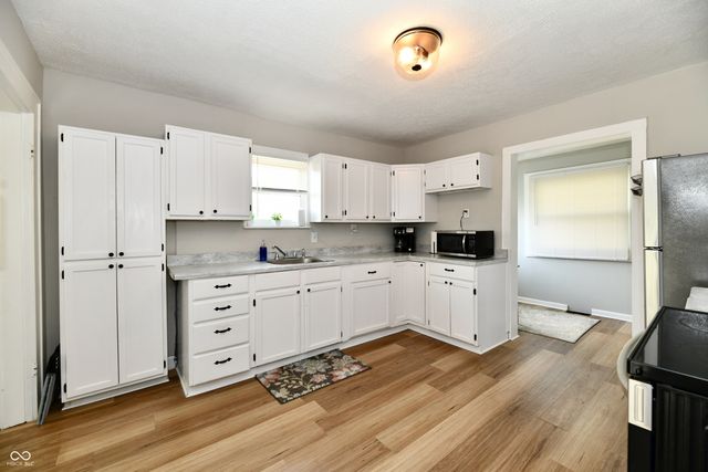 142 S 5th Avenue, Beech Grove, IN 46107