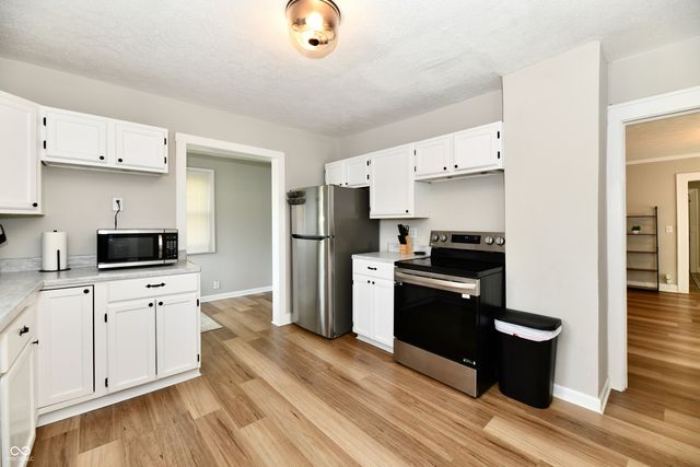 142 S 5th Avenue, Beech Grove, IN 46107