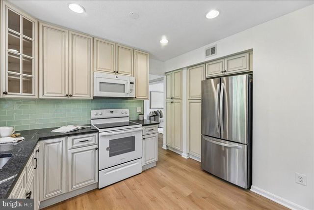 8746 COUNTRY LN, Manassas, VA 20110