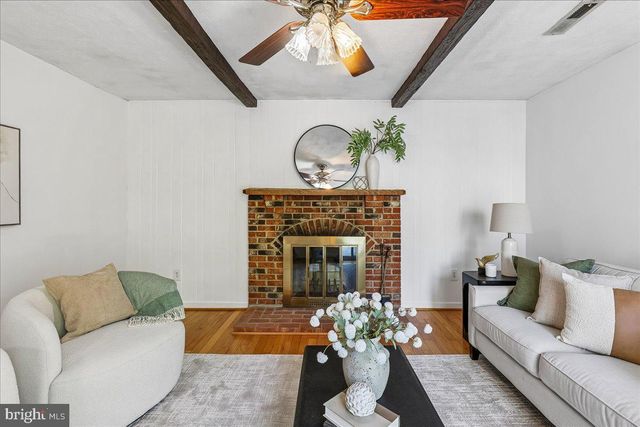 8746 COUNTRY LN, Manassas, VA 20110