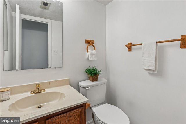 8746 COUNTRY LN, Manassas, VA 20110