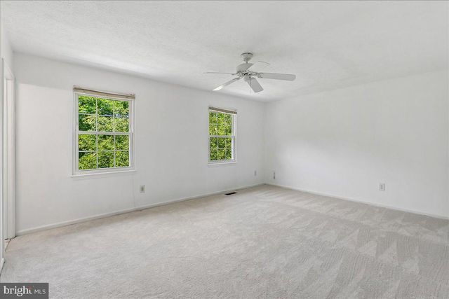 8746 COUNTRY LN, Manassas, VA 20110