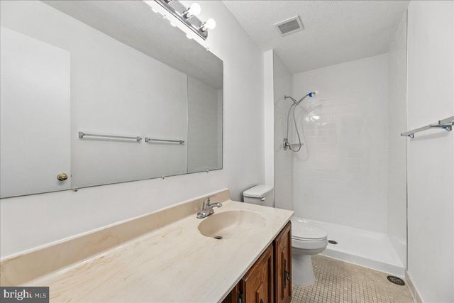 8746 COUNTRY LN, Manassas, VA 20110