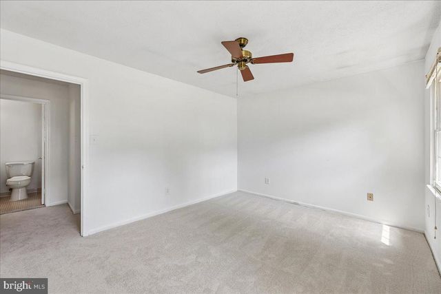 8746 COUNTRY LN, Manassas, VA 20110