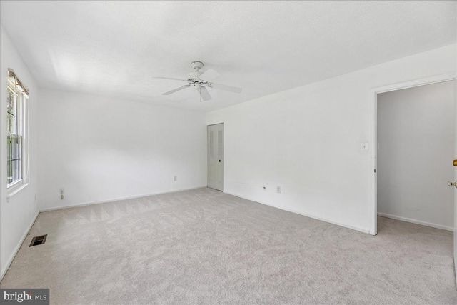 8746 COUNTRY LN, Manassas, VA 20110