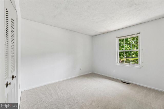 8746 COUNTRY LN, Manassas, VA 20110