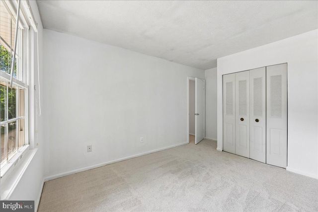 8746 COUNTRY LN, Manassas, VA 20110