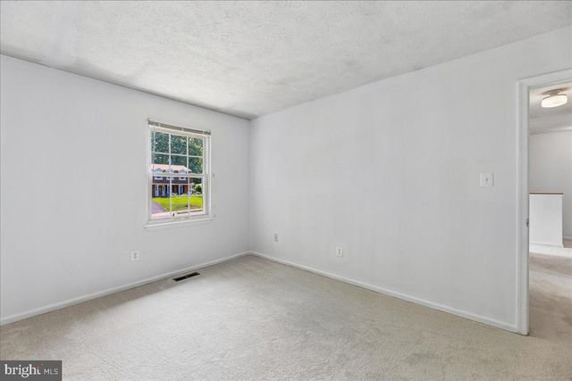 8746 COUNTRY LN, Manassas, VA 20110