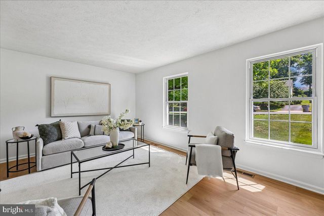 8746 COUNTRY LN, Manassas, VA 20110