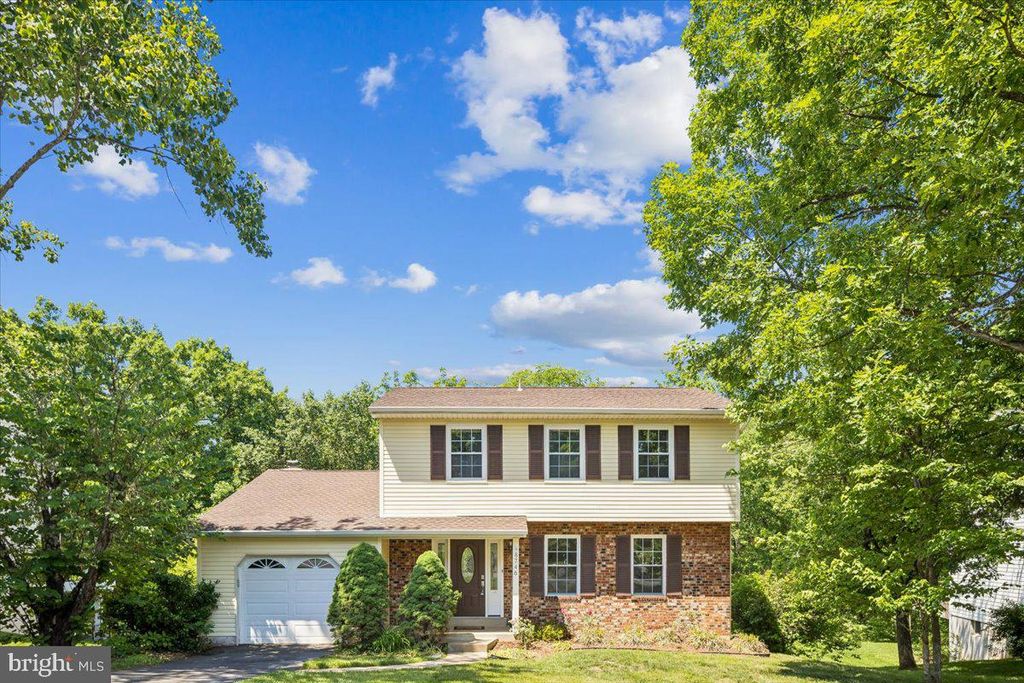 8746 COUNTRY LN, Manassas, VA 20110