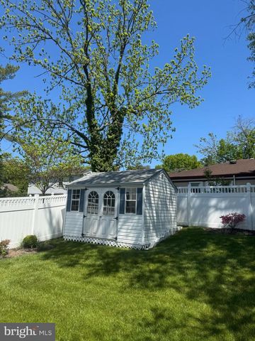 1605 CROWN POINT LN, Cherry Hill, NJ 08003