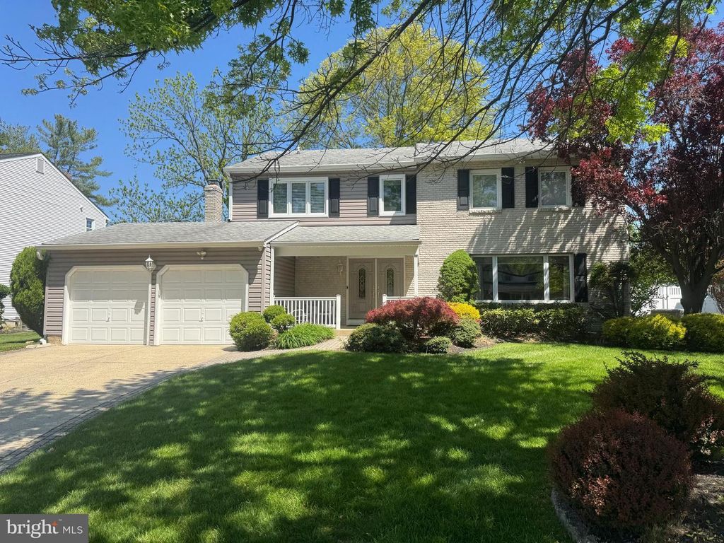 1605 CROWN POINT LN, Cherry Hill, NJ 08003