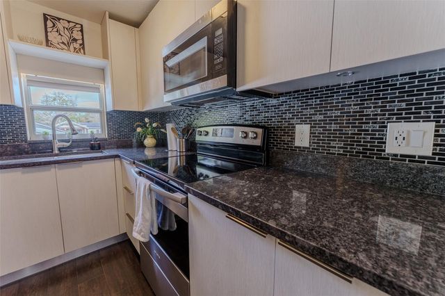 203 W CREST AVENUE, Tampa, FL 33603