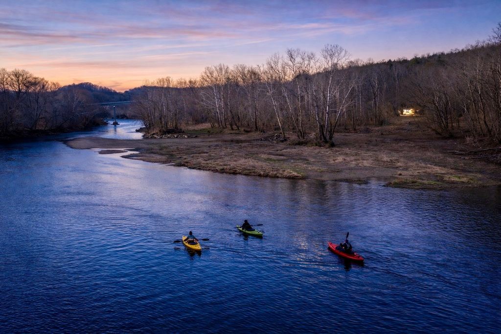 588 Club Springs Rd, Buffalo Valley, TN 38548