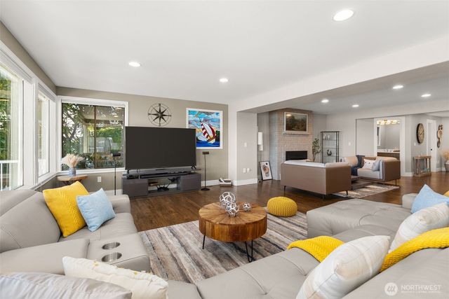 3810 Forest Beach Drive NW, Gig Harbor, WA 98335
