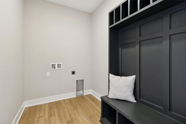 16628 Deerview Drive, Urbandale, IA 50323