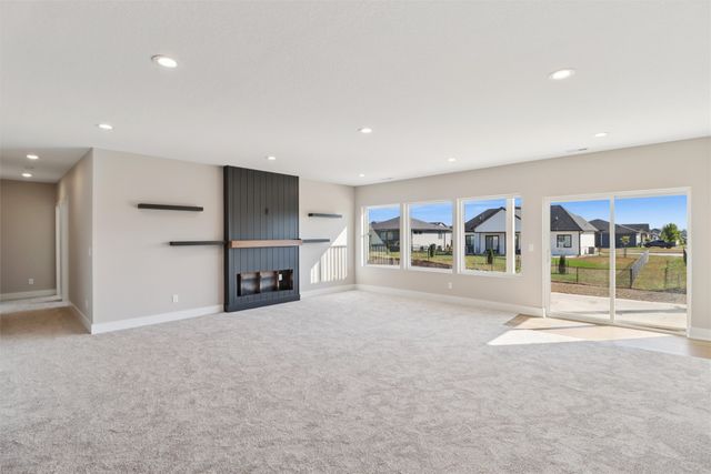 16628 Deerview Drive, Urbandale, IA 50323