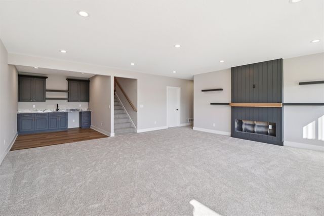 16628 Deerview Drive, Urbandale, IA 50323