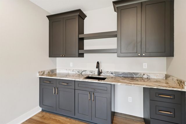 16628 Deerview Drive, Urbandale, IA 50323