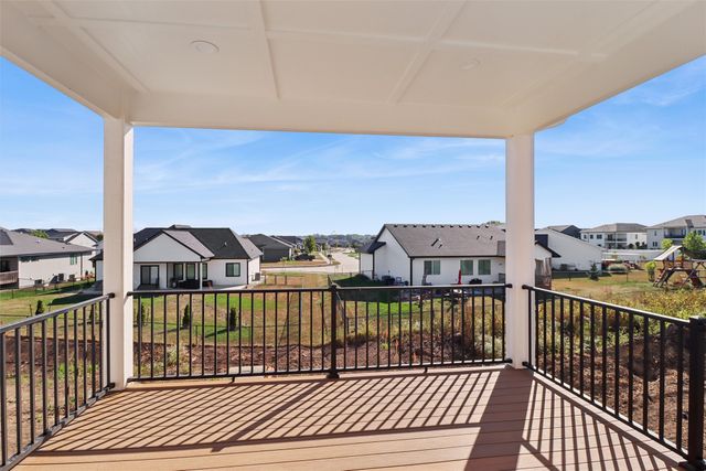 16628 Deerview Drive, Urbandale, IA 50323