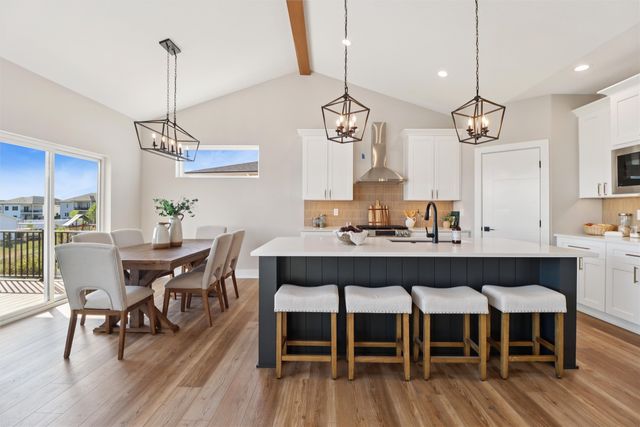 16628 Deerview Drive, Urbandale, IA 50323