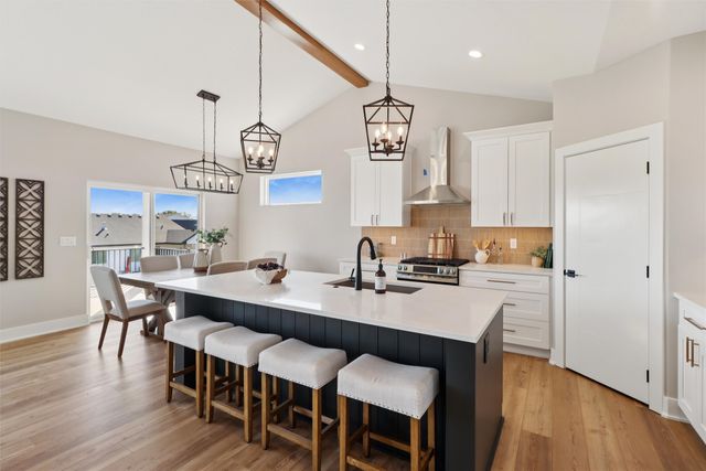 16628 Deerview Drive, Urbandale, IA 50323