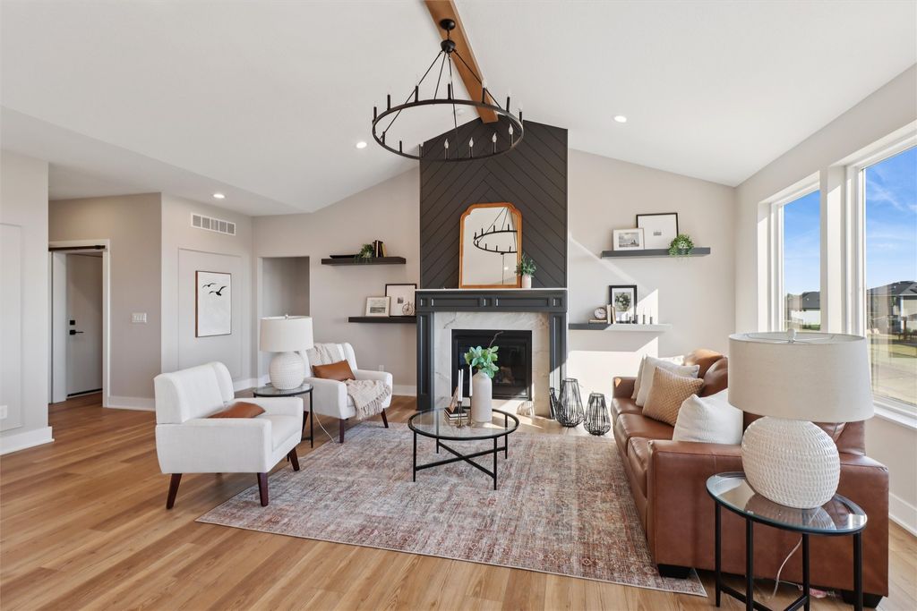 16628 Deerview Drive, Urbandale, IA 50323