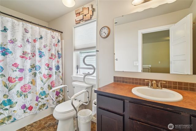 19202 Village Court E, Bonney Lake, WA 98391
