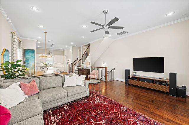 5809 E Post Oak Lane, Houston, TX 77055