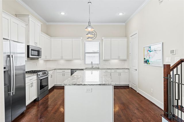 5809 E Post Oak Lane, Houston, TX 77055